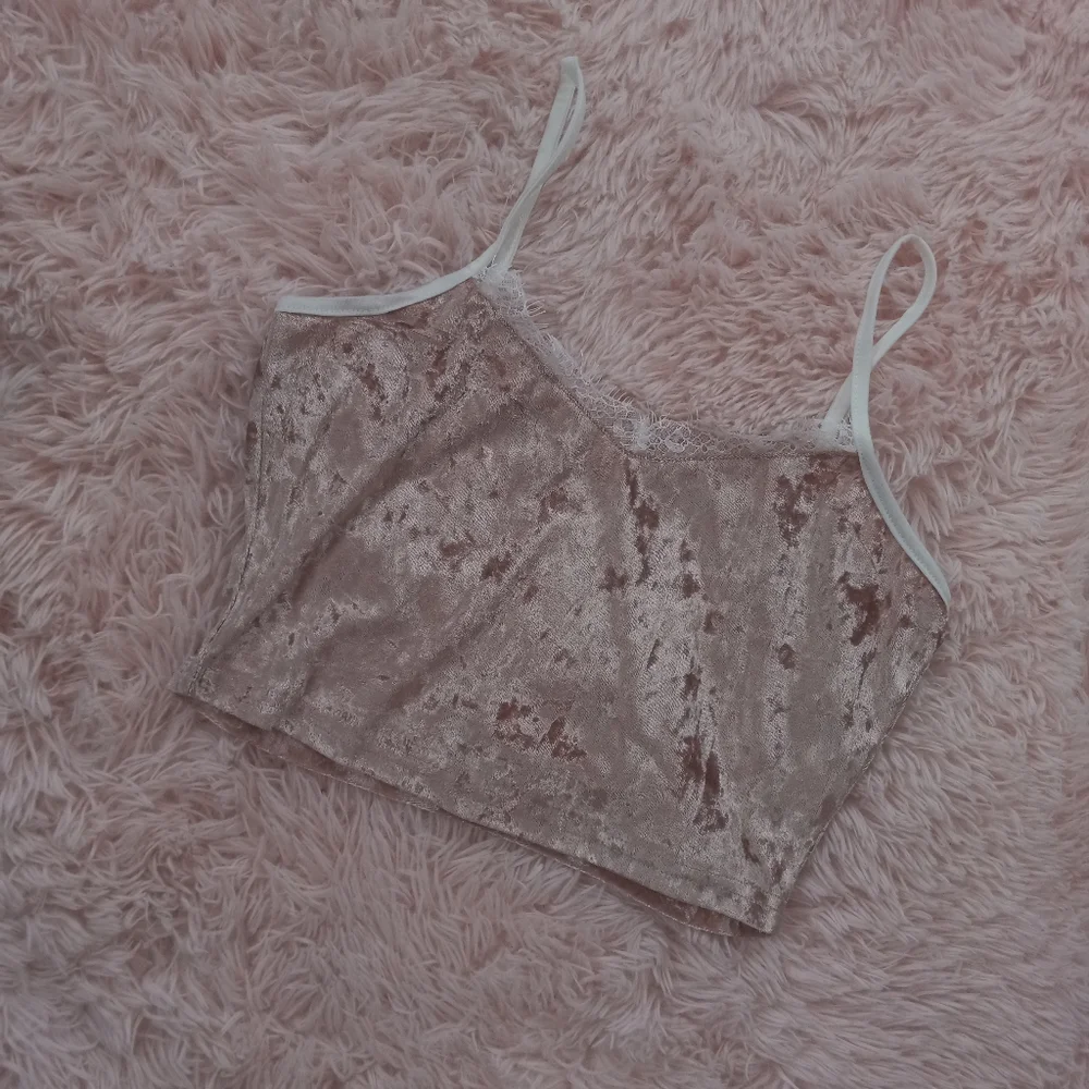 Crushed velvet lace trim baby rose pink crop top - Picture 2 of 7